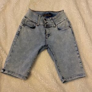 Butt lifting bamboo cropped shorts